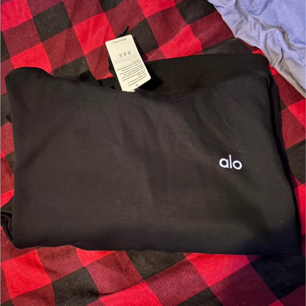 Alo Black Sweatshirt and leggings